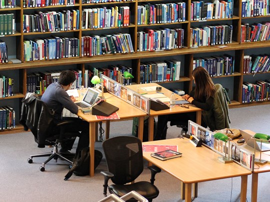 Library - people studying