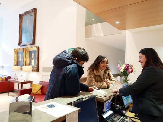 Checking in Domus Medica 1